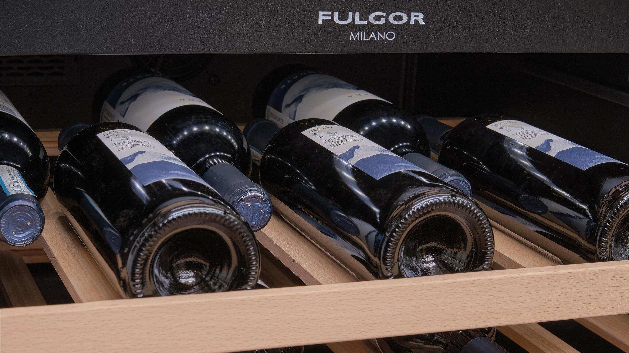 Винный шкаф Fulgor Milano FWC 8200 U TC GBK